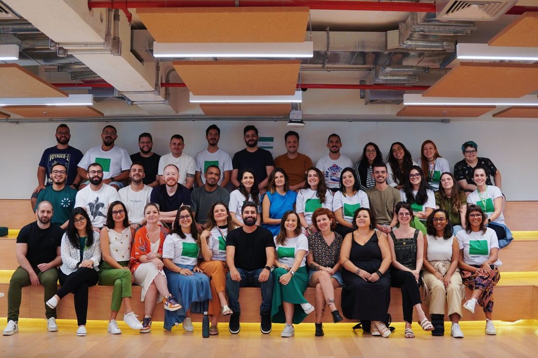 Foto em grupo da equipe de design da Creditas